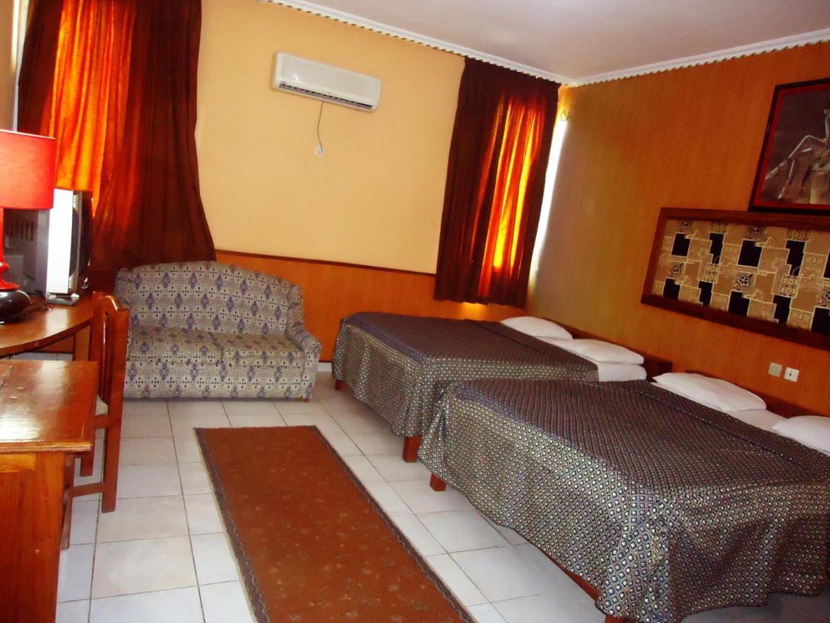 Hotel Saffana Douala Buitenkant foto